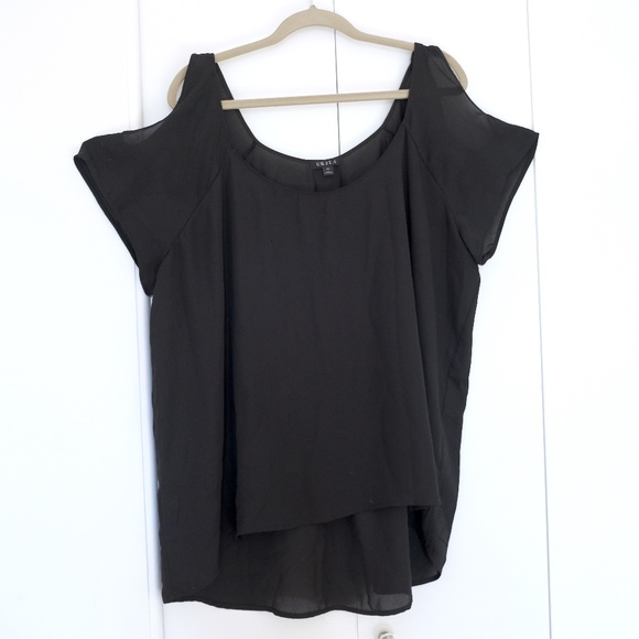 Black Top / Short Sleeves / Cut-Out Shoulders - Picture 1 of 6